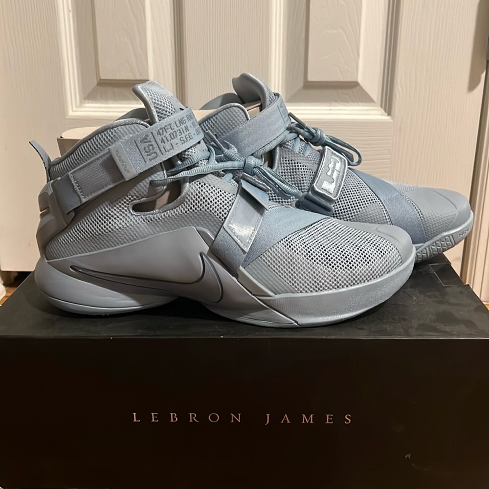 NEW MENS NIKE BASKETBALL LEBRON JAMES Soldier IX / 9 PRM in Blue Grey , US 10.5